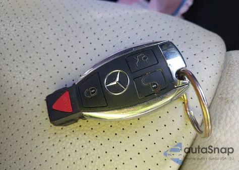 2018 Mercedes-Benz C 300 z USA, uszkodzony, nr VIN 55SWF4JB4JU265425